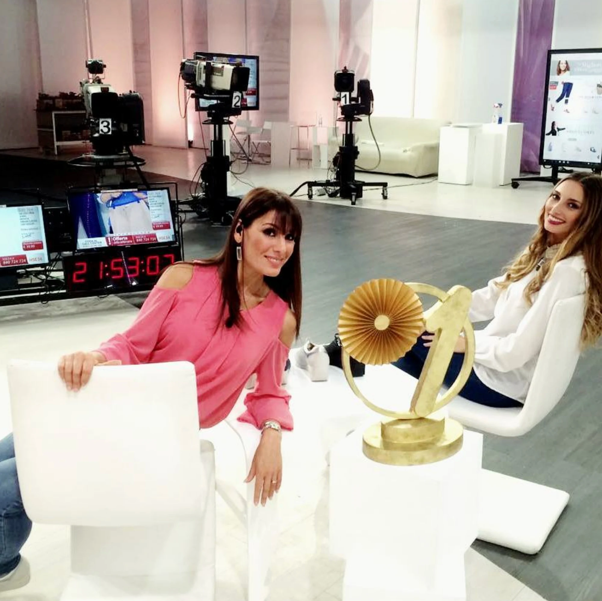 Barbara Venditti durante una diretta televisiva in studio