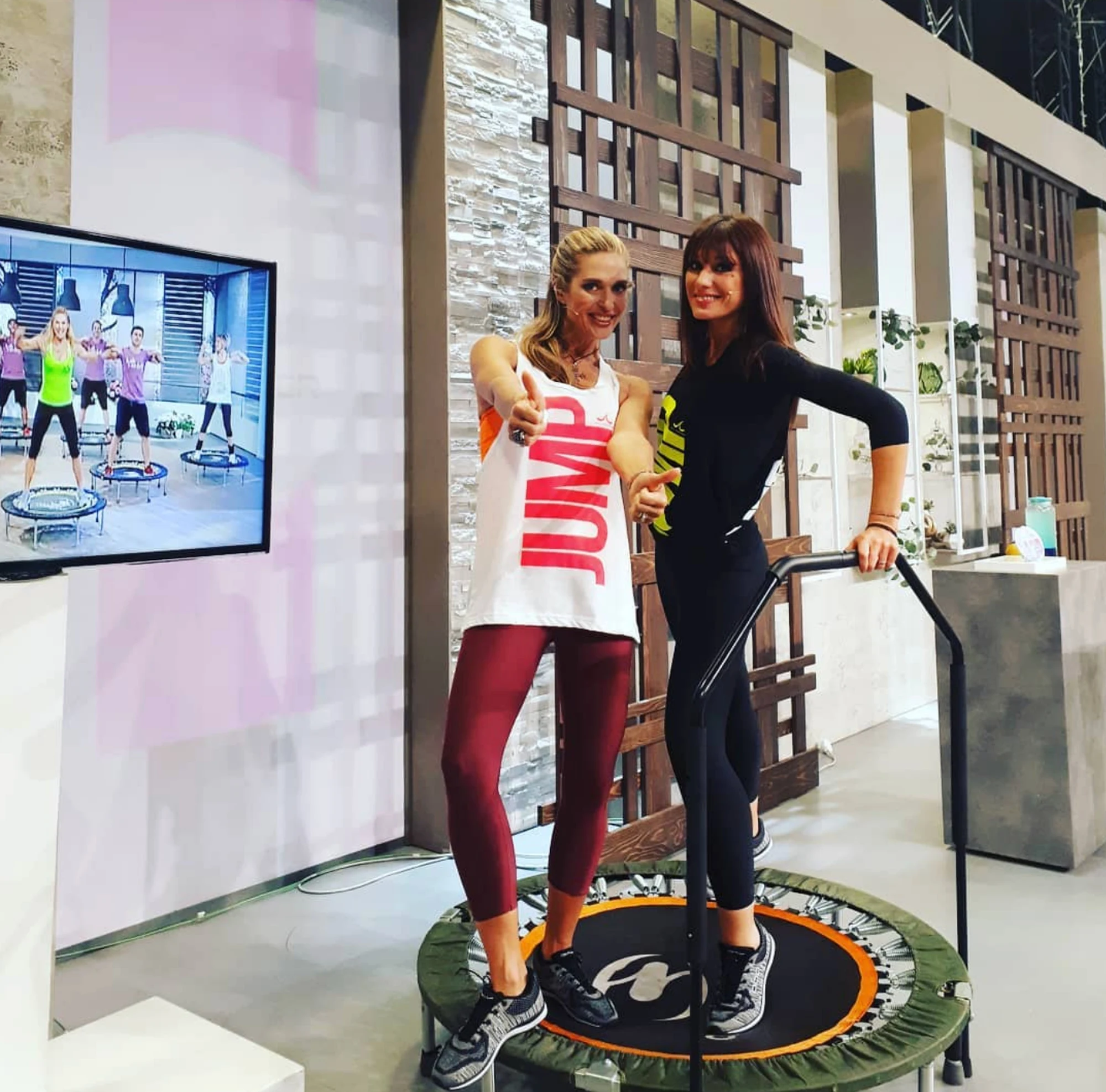Barbara Venditti con un'ospite in una dimostrazione fitness